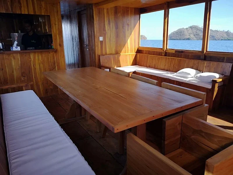 Rutas Indonesia Boat - Luxury Phinisi Komodo Charter 2026